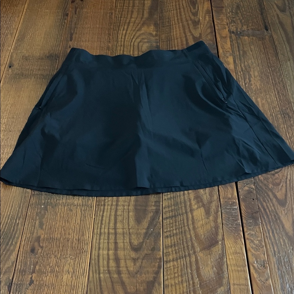 Athleta Brooklyn lined black elastic waistband skirt, size 8